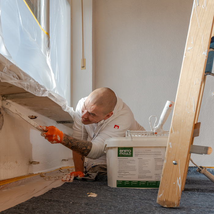 Vorgehen, Schimmelpilzschaden, Kondensation, Luftfeuchte, kalt, Wandoberfläche, Gebäudeabdichtung, Typisch, Sofortmaßnahme, Luftreinigungsgerät, sofort, Reduzierung, mikrobiell, Raumluftbelastung, HEPA-Filter, gesundheitsgefährdend, Schimmelbestandteil, abschotten, sicher, schimmelkontaminiert, Sanierungsbereich, staubdicht, Schimmelpilzbefallen, Beseitigen, Feinreinigung, Abschluss, Biozid, Gefahr, Forschung, Entwicklung, nachhaltig, Amtlich, richtliniengetreu, Werterhalt, Hygienisch, Baustelle, Mitarbeiter, Zugang, installieren, Bedarf, Schleuse, Form, Bude, Schimmelbekämpfung, bekämpfen, Shop, Renovierung, Auswirkung, Temperatur, Nährstoffangebot, Mindestfeuchte, relativ, Austrocknen, Baumaßnahme, Rohrbruch, Überschwemmung, Entstehen, permanent, Raumluftfeuchte, unsachgemäß, luftdicht, Tätigkeit, kochen, duschen, Wäschetrocknen, Energiespargrund, abgedichtet, Holzart, Karton, Tapetenkleister, Teppichboden, Farbe, Lack, Leder, Zement, Beton, organisch, Partikel, Staub, Luft, Belastung, Atemwegsbeschwerden