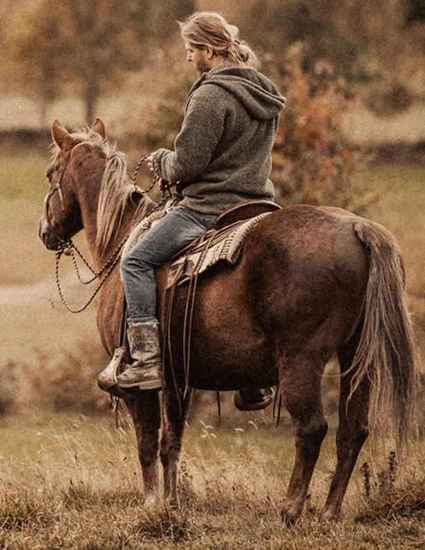 Westernstadt Pullmann City, Tagesritt, Bewegung im Freien, Genuss, Natur, streifen, Programm, warm, Jahreszeit, Winter, Wanderritt, Pulverschnee, Ritt, urig, Hüttenzauber, genießen, Dauer, Ziel, ansteuern, Absprache, Führer, bestimmen, Angebot, einmalig, Gelegenheit, hautnah, erlebnisecht, Sternritt, weitläufig, hügelig, Dorado, Gebiet, Betätigung, ideal, Gegebenheit, Voraussetzung, ausreichend, Entfaltungsmöglichkeit, Wunschland, Paradies, Tourenplanung, Organisation, Tagestour, Wochenendsternritt, Umgebung, anspruchsvoll, Mehrtageswanderritt, Tschechei, Gepäcktransport, Kondition, Sitzfleisch, Reitzeit, Sattelsnack, Rastplatz, grasen, Strecke, Gruppengröße, Reitstation, Gasthaus, Genießer, Wochenende, fortgeschritten, Begleitung, Wiedereinsteiger, Eltern mit Kind, Reiterfahrung, selbständig, antreiben, bremsen, lenken, Sicherheit, Gelände, mehrstündig, Arrangement, Schritt, getrabt, traben, Mittagspause, Hof, Übernachtung, Frühstück, Leihpferd, Rittführung, Lagerfeuer, Reiterschnaps, Ankunftsbrotzeit